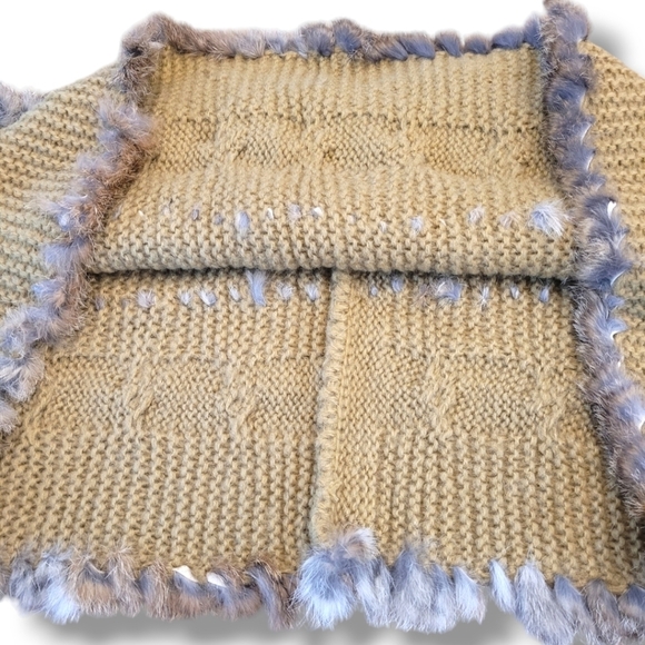 Oli Montreal Rex Rabbit Fur Trim Mobious Cable Knit Scarf - Picture 6 of 7
